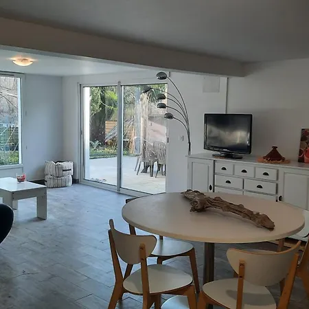 Apparemment Avec Jardin Idealement Situee Lägenhet *