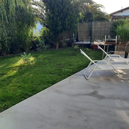 Lägenhet Apparemment Avec Jardin Idealement Situee